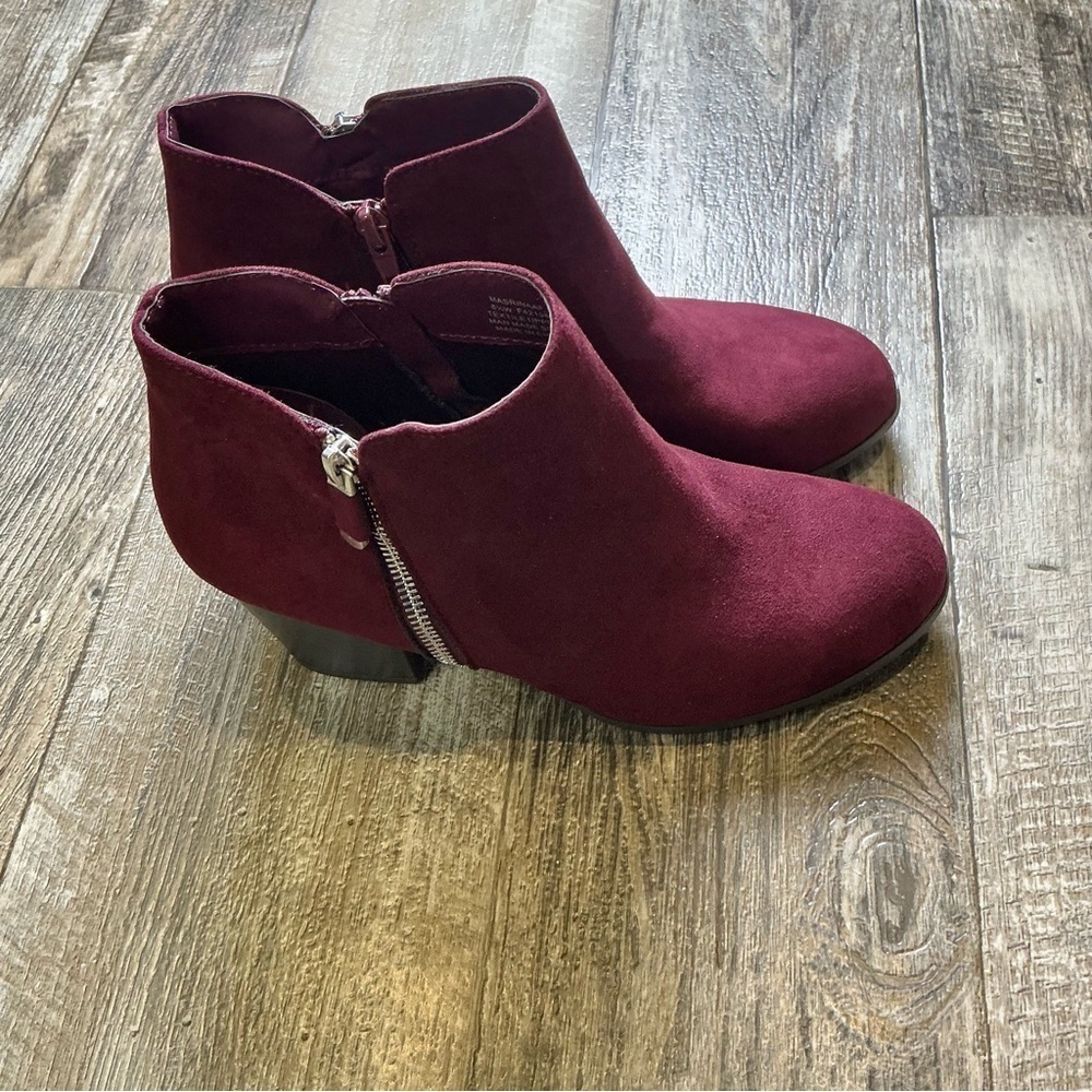 Style & Co. Deep Red Ankle Booties Size 8.5 W - Picture 3 of 12